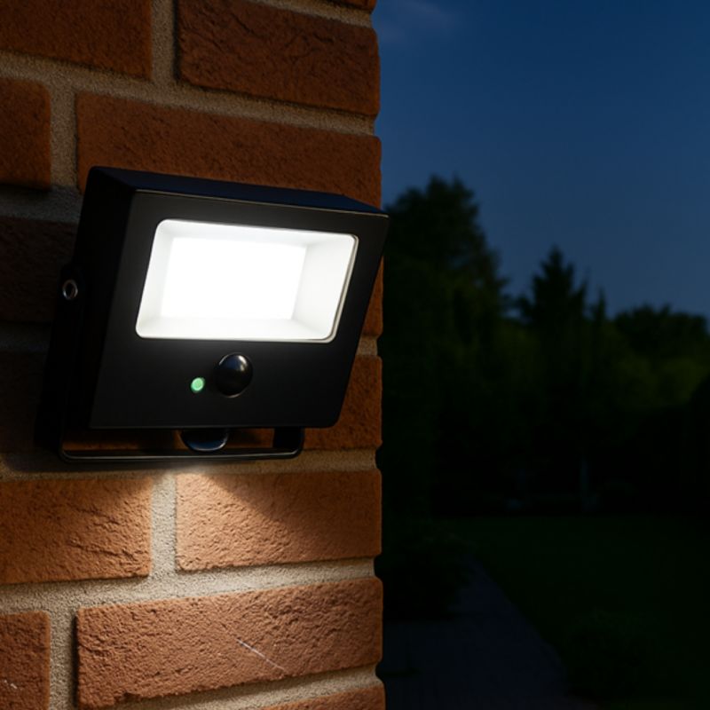 Projecteur solaire led noir detecteur de mouvements IP65 1500 lumens cct tad-15w